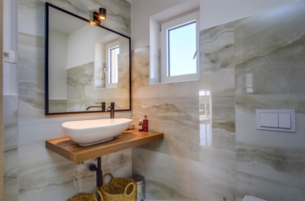 Lucica 360 Sea View Suite Nerezine Ngoại thất bức ảnh